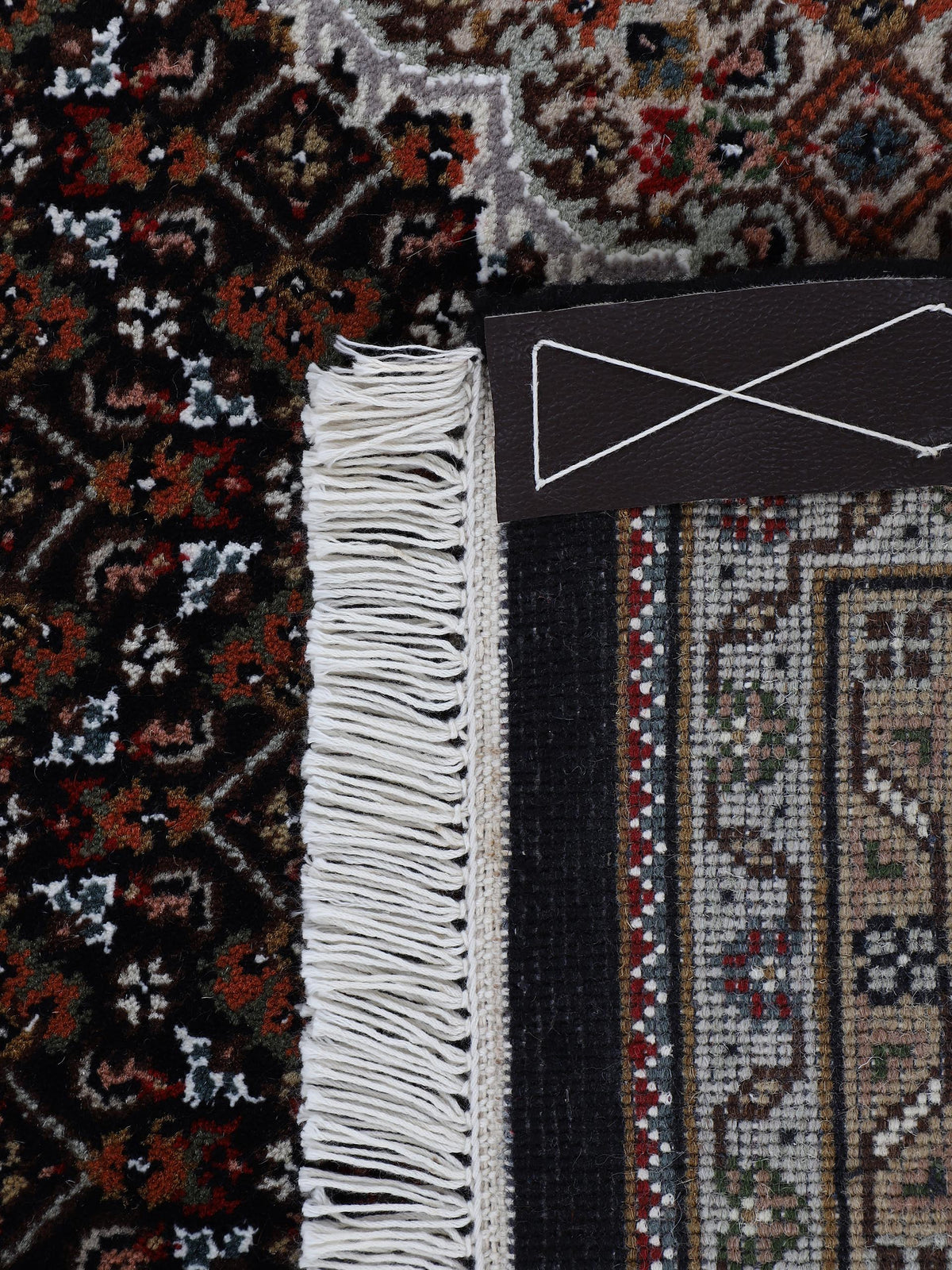 Tabriz Mahi Teppich Schwarz