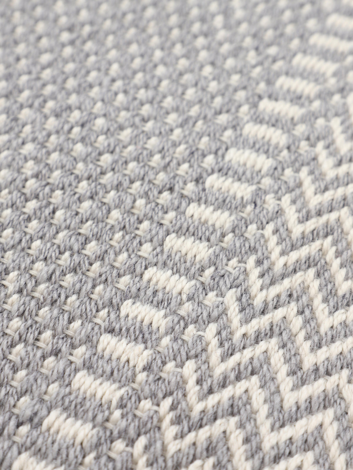 In- & Outdoor Teppich aus recyceltem Material Grau