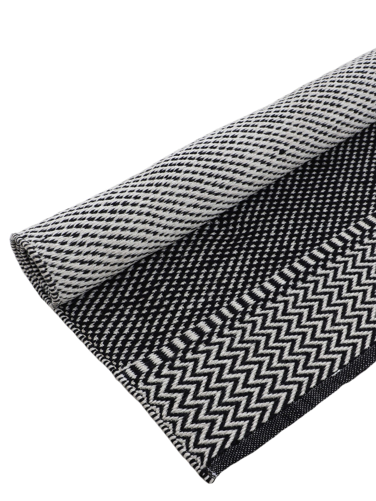 In- & Outdoor Teppich aus recyceltem Material Schwarz